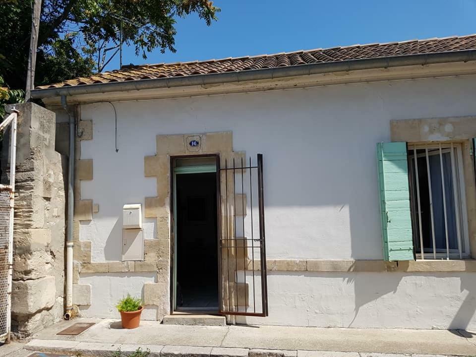 Jolie Petite Maison Idealement Situee アルル エクステリア 写真